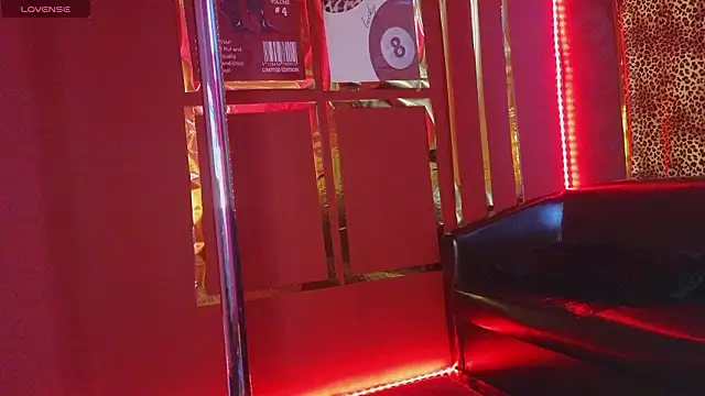 Snapshot of alissa4blonde chatting on February 9, 2026, 6:44 am alissa4blonde online show from February 9, 2026, 6:44 am