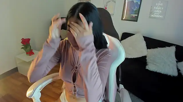 lunitaa18 online show from September 24, 2025, 8:37 pm