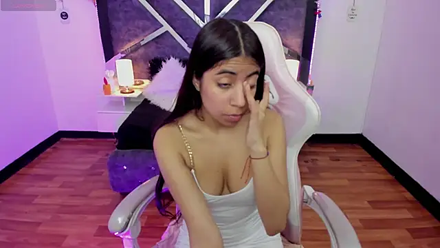 lunitaa18 online show from February 19, 2025, 11:25 pm