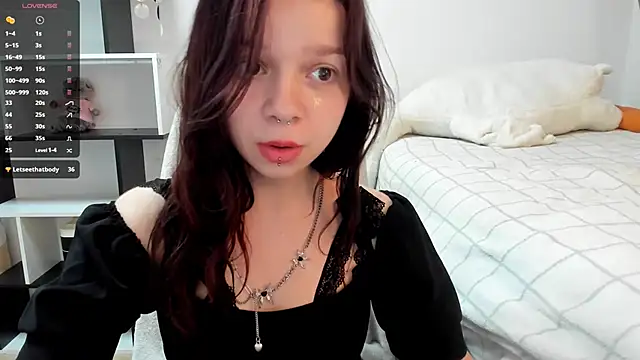 Snapshot of crystal_lilith chatting on February 13, 2025, 2:01 am crystal lilith online show from February 13, 2025, 2:01 am