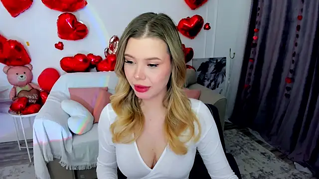 FollowLovee online show from February 12, 2026, 8:19 pm