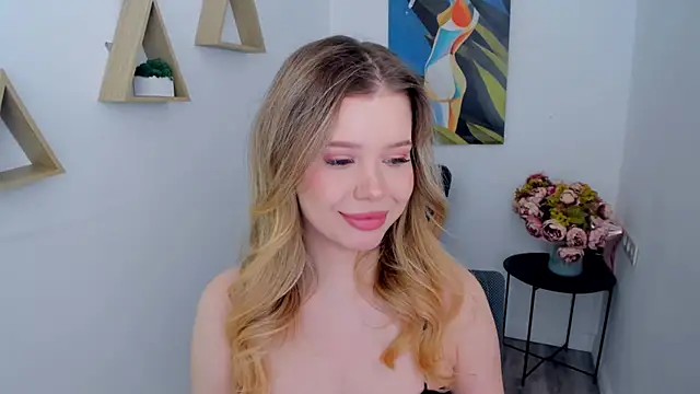 FollowLovee online show from April 8, 2026, 8:10 pm