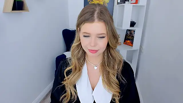 FollowLovee online show from September 26, 2025, 12:45 pm