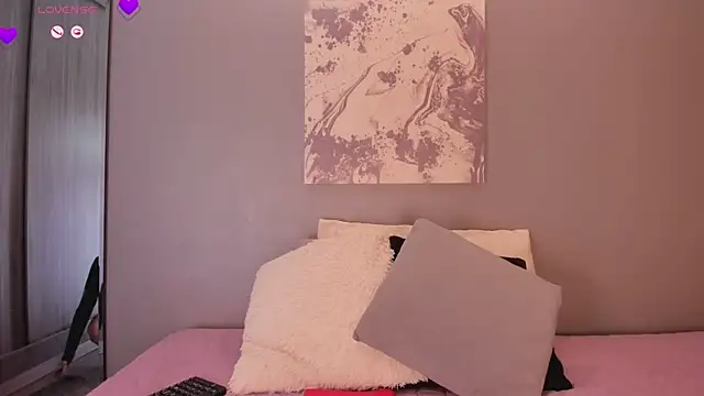 LynnSam  online show from October 4, 2025, 11:28 pm