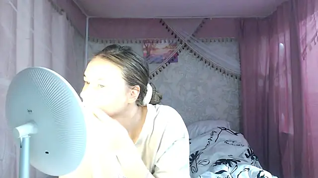 leila bambi  online show from November 23, 2025, 12:48 pm