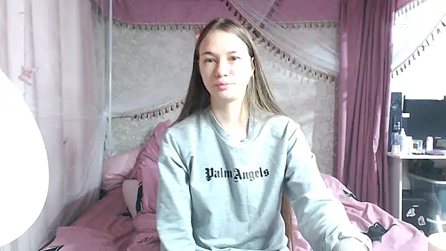 leila bambi  online show from December 2, 2025, 7:37 pm