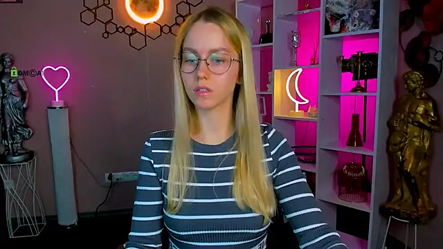mary mooore online show from September 18, 2025, 7:39 pm