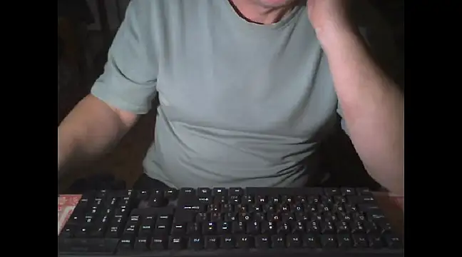 Snapshot of vlad196868 chatting on February 21, 2025, 4:48 pm vlad196868 online show from February 21, 2025, 4:48 pm