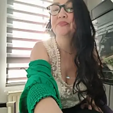 Snapshot of CamilleDesire chatting on April 8, 2026, 4:41 pm CamilleDesire online show from April 8, 2026, 4:41 pm