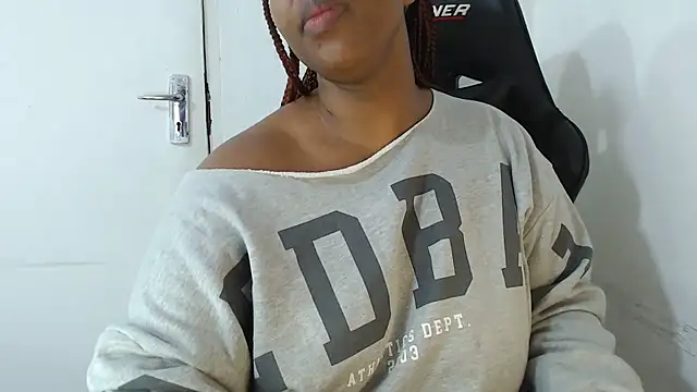 IceBellaCane313 online show from November 16, 2025, 4:39 am