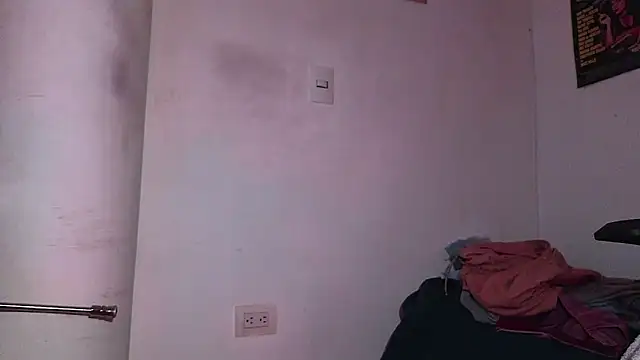 Snapshot of Luan-wood chatting on February 23, 2026, 2:39 pm Luan-wood online show from February 23, 2026, 2:39 pm