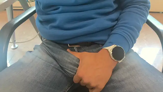 alessandroman2114 online show from October 29, 2025, 11:42 am