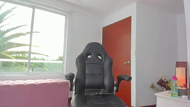 Snapshot of scarlettshaw chatting on March 14, 2025, 8:06 pm scarlettshaw online show from March 14, 2025, 8:06 pm