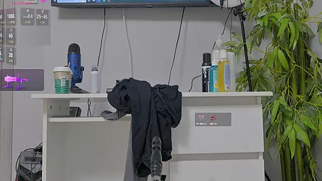 luckyalice  online show from October 11, 2025, 7:15 pm