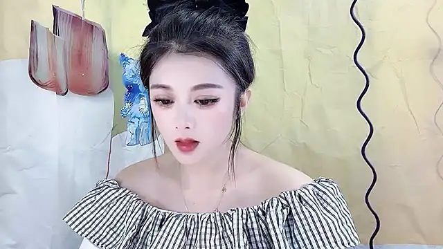 Snapshot of VIWVI chatting on October 15, 2025, 5:28 am VIWVI online show from October 15, 2025, 5:28 am