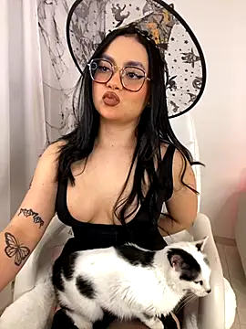 montmariana online show from October 16, 2025, 2:09 am