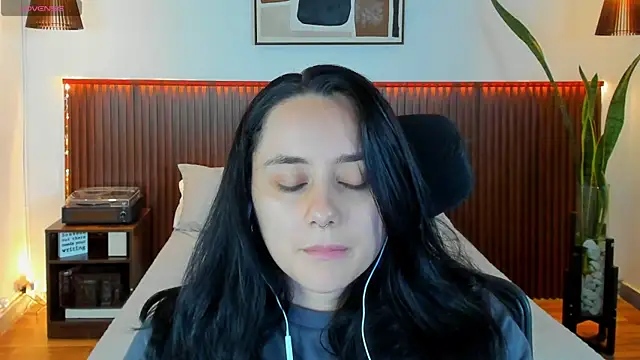 KatherineBond online show from October 7, 2025, 6:42 pm