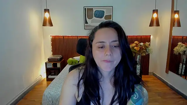 Snapshot of KatherineBond chatting on May 25, 2026, 7:12 pm KatherineBond online show from May 25, 2026, 7:12 pm