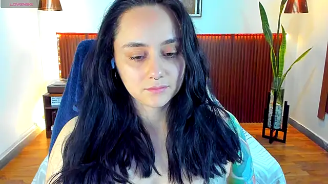 KatherineBond online show from November 5, 2025, 7:50 pm