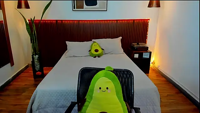 KatherineBond online show from September 19, 2025, 7:18 pm