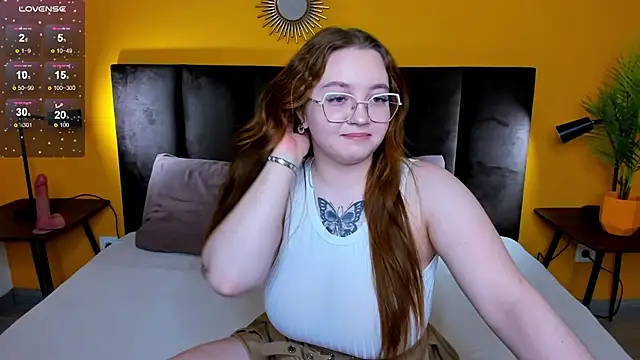 Snapshot of Emma_adorablle chatting on February 2, 2025, 4:26 am Emma adorablle online show from February 2, 2025, 4:26 am