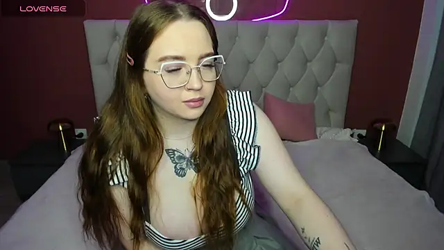 Snapshot of Emma_adorablle chatting on March 20, 2025, 4:07 am Emma adorablle online show from March 20, 2025, 4:07 am