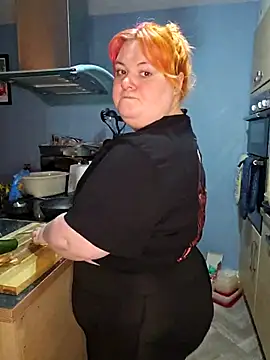 Snapshot of bbw_olive_peach chatting on February 23, 2025, 4:35 pm bbw olive peach online show from February 23, 2025, 4:35 pm