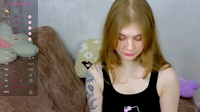 TrissMerigold9 online show from October 6, 2025, 7:14 pm