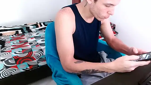 deividcloud36 online show from October 27, 2025, 7:37 pm