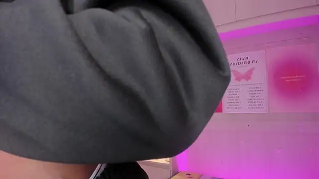 tamaraa smiith online show from October 12, 2025, 1:23 pm