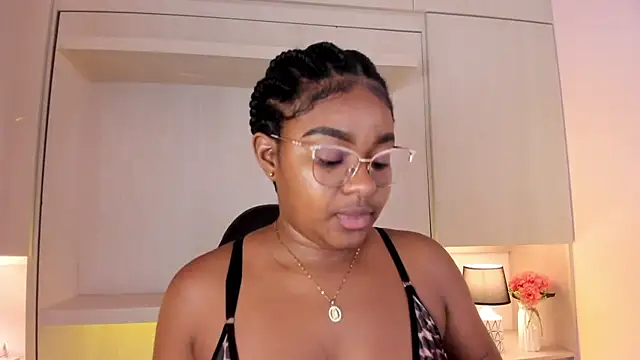 tamaraa smiith online show from November 3, 2025, 7:39 pm