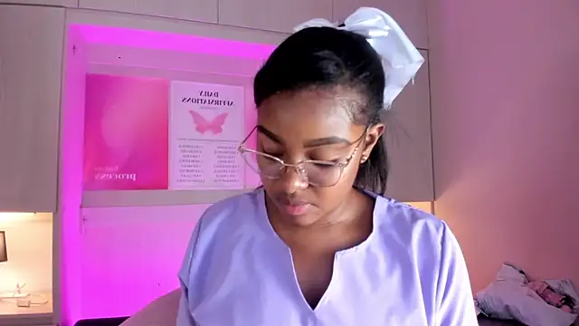 tamaraa smiith online show from December 3, 2025, 8:08 pm