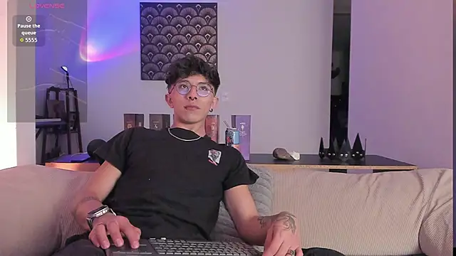 im  thomass online show from December 19, 2025, 2:26 am