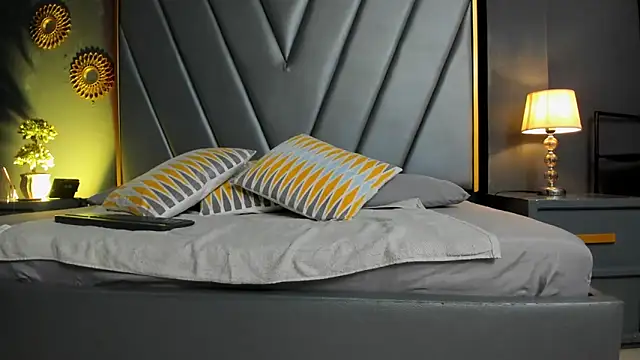 BrendaAdams  online show from March 18, 2025, 11:00 am