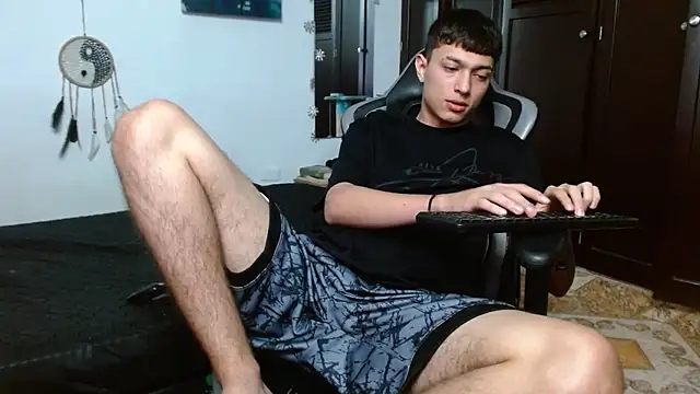 Snapshot of aaron_blug chatting on January 6, 2025, 11:19 pm aaron blug online show from January 6, 2025, 11:19 pm