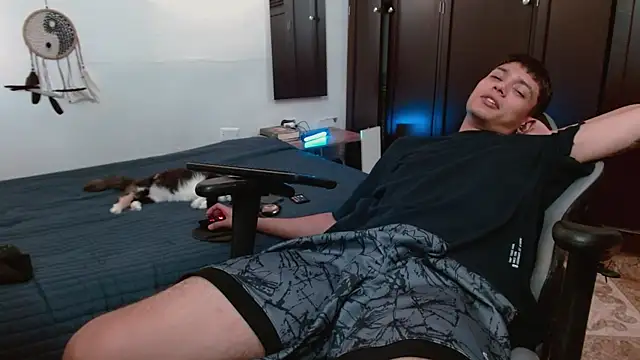 Snapshot of aaron_blug chatting on November 21, 2025, 9:47 pm aaron blug online show from November 21, 2025, 9:47 pm