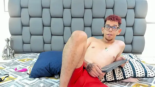 Derek and Skarlet online show from September 9, 2025, 3:10 pm