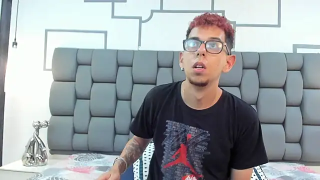 Derek and Skarlet online show from September 11, 2025, 6:08 pm