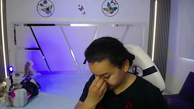  Miaaleon online show from October 18, 2025, 12:51 pm