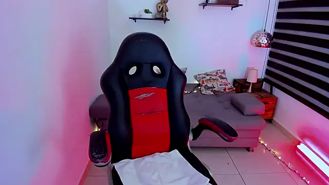 Snapshot of Melanny_lopez18 chatting on February 14, 2025, 12:41 am Melanny lopez18 online show from February 14, 2025, 12:41 am