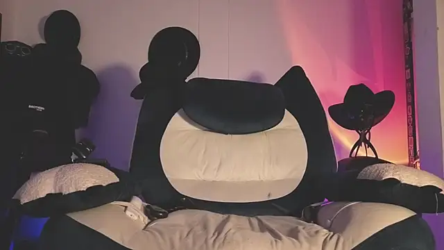 Ash gusbig online show from March 15, 2026, 3:35 am