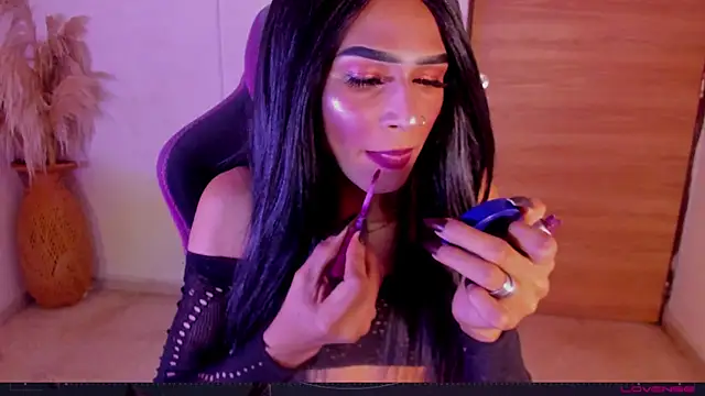 carolinemiller7 online show from December 17, 2025, 8:25 pm