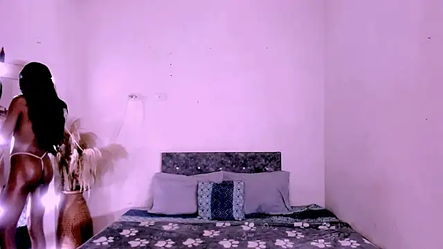 carolinemiller7 online show from April 5, 2026, 2:51 am