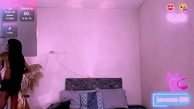 carolinemiller7 online show from March 28, 2026, 5:19 am