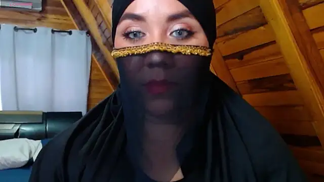 AmbarBurhan online show from November 4, 2025, 6:01 pm