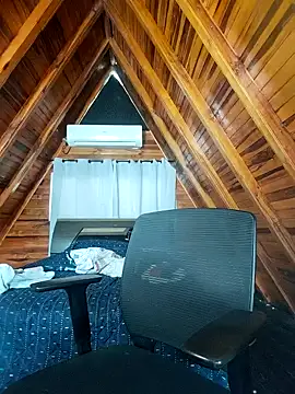 AmbarBurhan online show from April 15, 2026, 7:58 pm