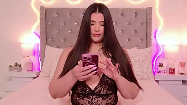 JuliaSUMMERS2022 online show from February 7, 2026, 12:40 am