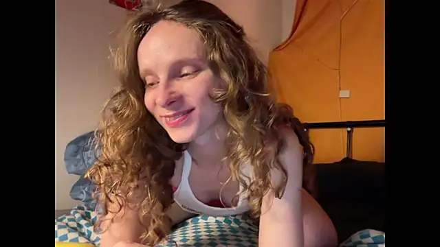 Snapshot of MikkyMoony chatting on September 20, 2025, 6:24 pm MikkyMoony online show from September 20, 2025, 6:24 pm