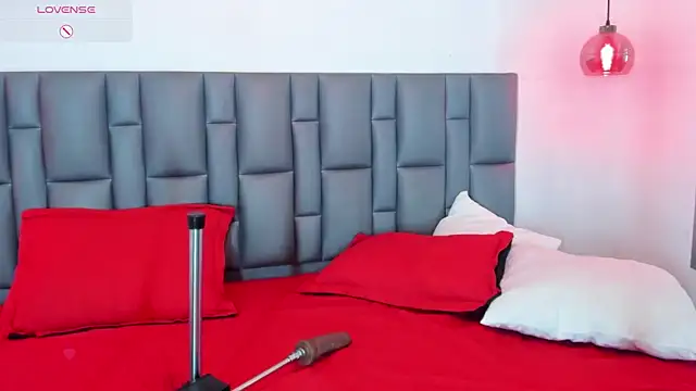 Abbyadams online show from November 12, 2025, 3:32 am