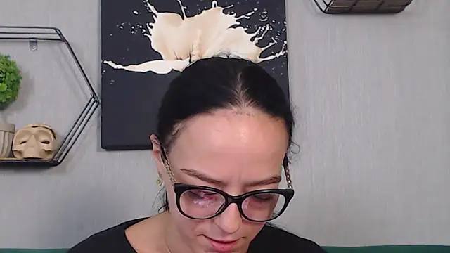 Snapshot of IzabelllNoir chatting on October 13, 2025, 9:33 am IzabelllNoir online show from October 13, 2025, 9:33 am